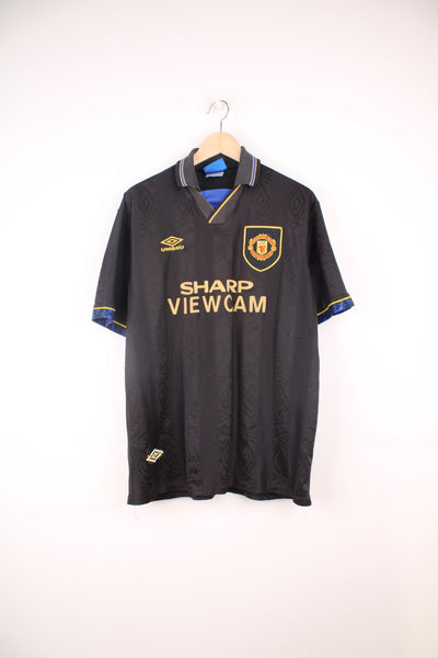 Vintage 1993-95 Manchester United Away Football Shirt, Eric Cantona number 7 printed on the back, and has the logos embroidered on the front. 